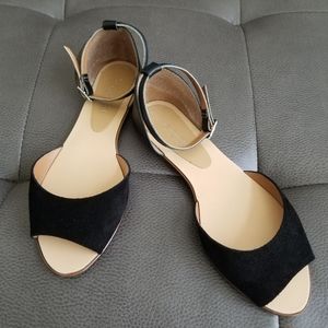 Black flat sandals